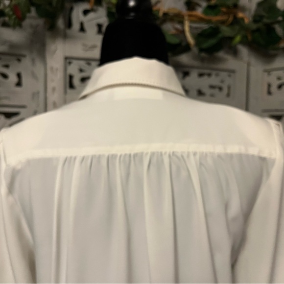 YVES St.CLAIR SIMPLY ELEGANT OFF WHITE SILKY BUTTON UP LONG SLEEVE TOP - Picture 7 of 9